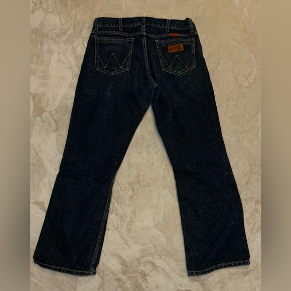 WRANGLER® RIGGS
WORKWEAR® FR
FLAME RESISTANT
RELAXED FIT JEAN IN FLAME RESISTANT - Picture 2 of 5